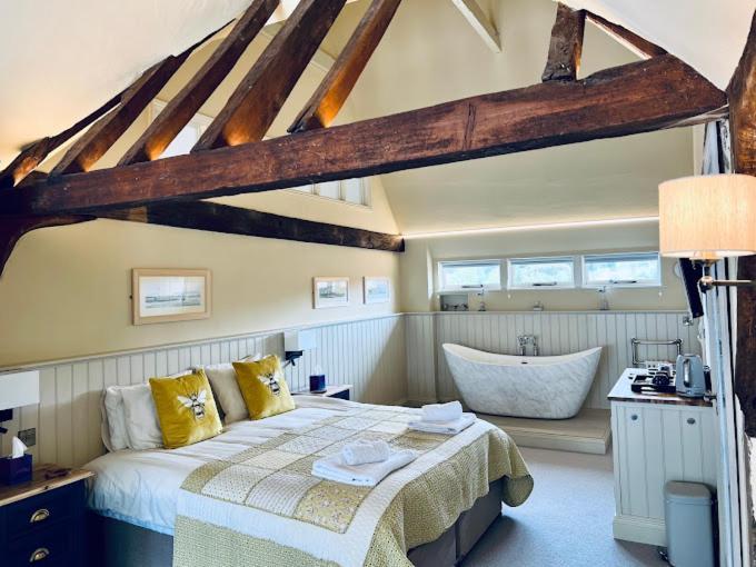 Отель Dingle Marsh Barns Данвич Экстерьер фото
